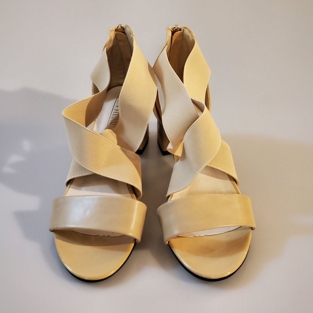 🍀 3/$35 🍀 NWOT Salon Studio Tan Sandals - Size 8m